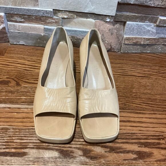 Bottega Veneta Cream Leather Platform - Picture 1 of 14
